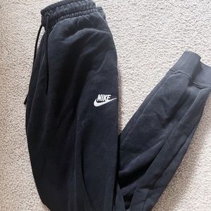 nike women’s black sweatpants
